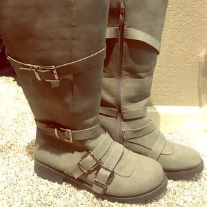 Athlefit tall boots, grey size 9. Never worn.